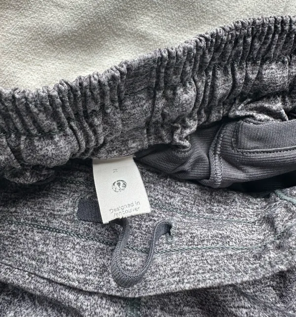 Lululemon hotty hot Shorts 4" inseam Gray Heather Size 2 - Image 4