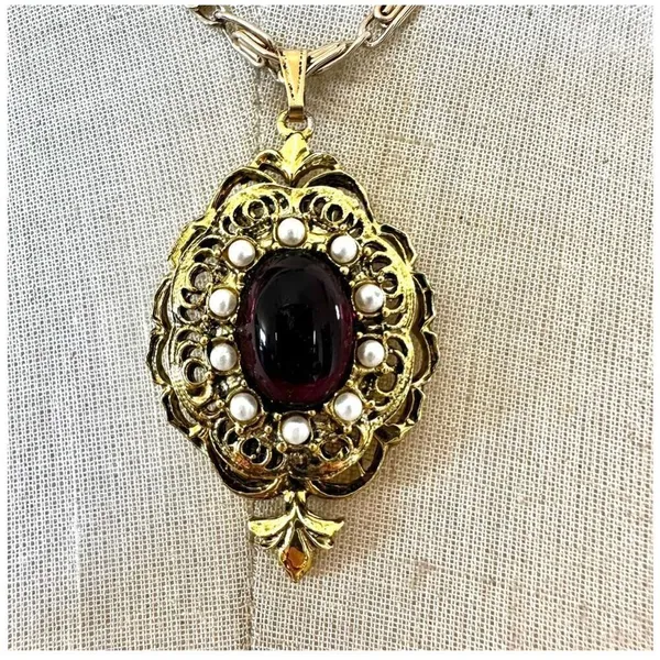 Gold tone faux pearl red Victorian pendant necklace - Image 2