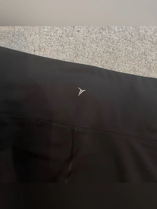 Old Navy Active Women’s Elevate Go-Dry Black High-rise Cropped Leggings - Image 5