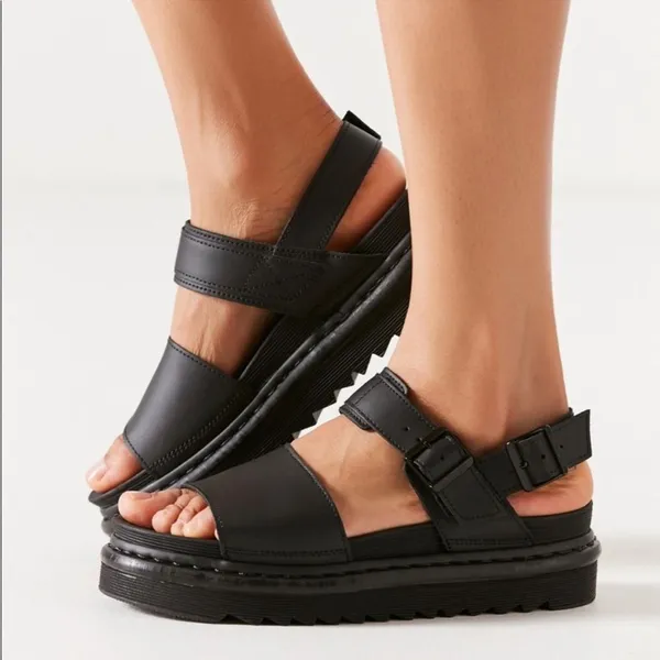 Dr. Martens x Urban Outfitters Voss‎ Black Hydro Leather Sandals - Image 3