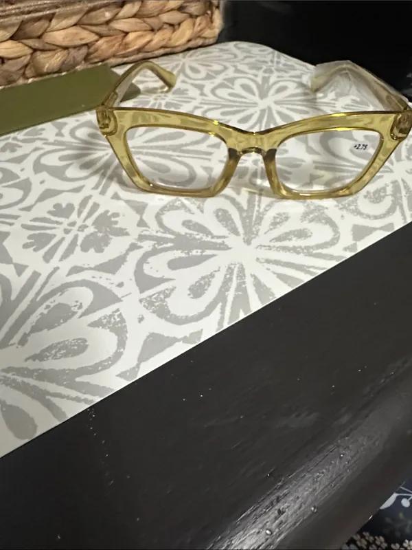 Green Translucent Reading Glasses - Image 2