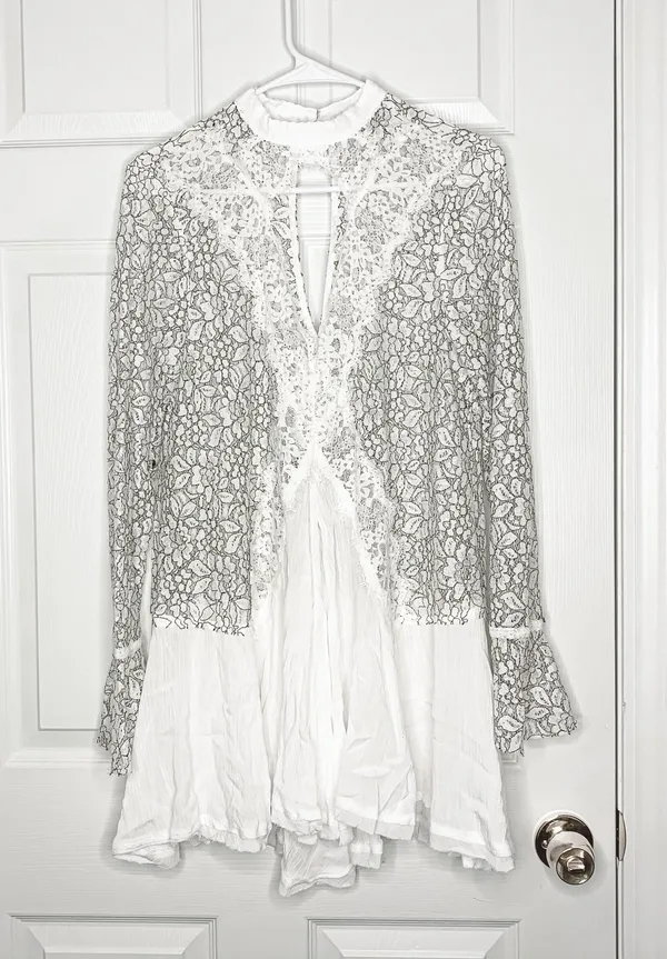 White Lace Tell Tale Heart Dress Size Small - Image 2