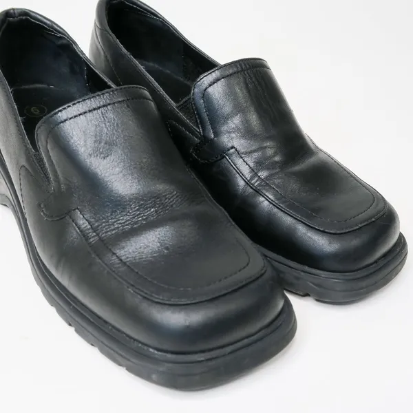 Vintage 90s Predictions Black Leather Loafers - Image 4