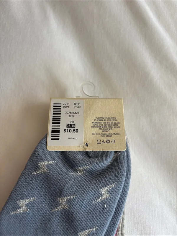 Aeropostale Ladies 3-Pack Ankle Socks in Gray, Pink, Blue W Lightening Bolts - Image 2