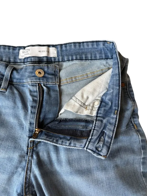 Levi Strauss mid rise slim light wash blue denim jeans women's size 6M - Image 5