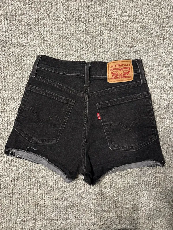 Levi’s Shorts Denim Black High-Rise - Image 2