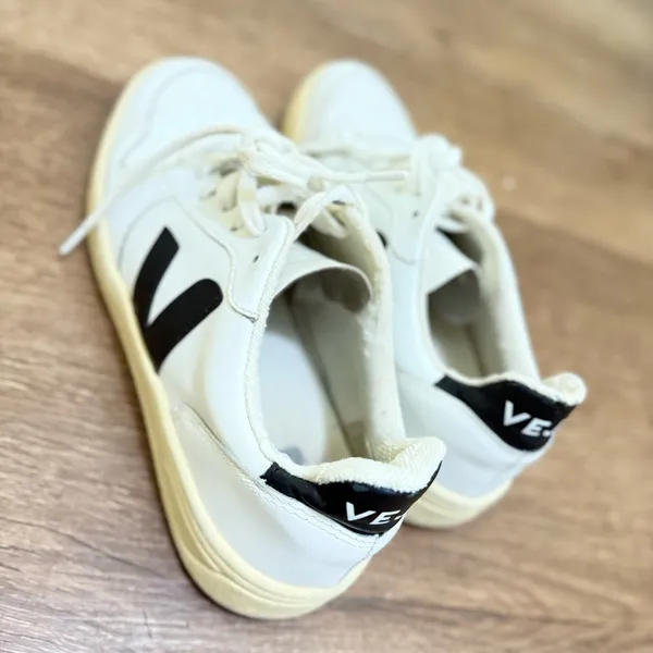 VEJA V-10 Men’s Lace Up Sneakers in White/Black - Size 8 .. - Image 3