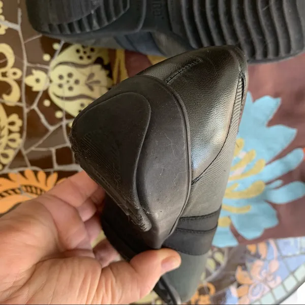 MUNRO Black and Gray Slip-On Sneakers - Image 5