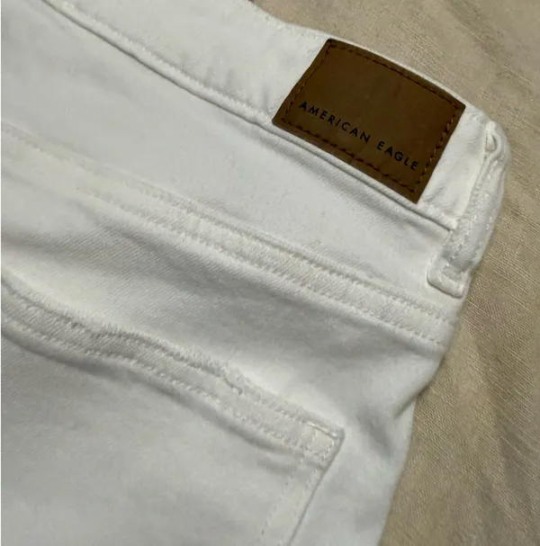 American Eagle White Denim Stretch Shorts - Image 3