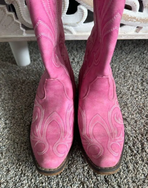 Women’s pink roper cowboy boots size 6 worn once like new - Image 2
