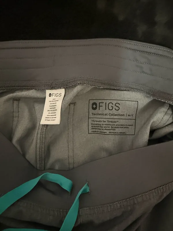 Figs Graphite Scrub Set - Image 3