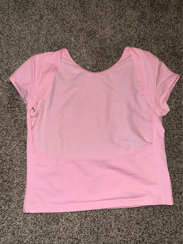 Edikted Bambi Open-Back Short Sleeve Crop T-Shirt - Image 2