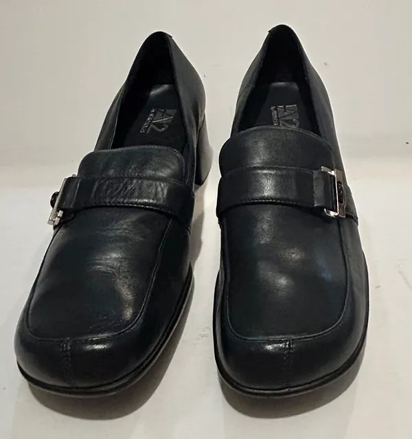 A2 Aerosoles Two Knows Leather Slide On 2” Heel Loafer/Pumps Size 9B - Image 4