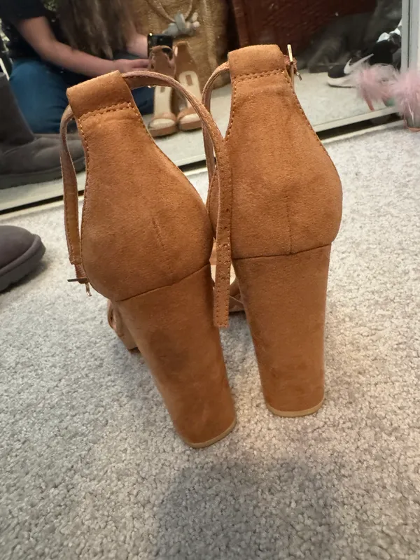 tan/orange heels Size 7.5 - Image 2