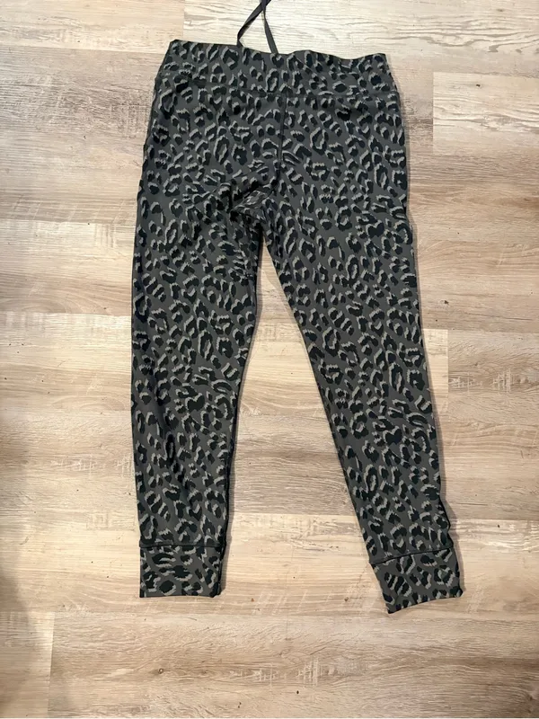 OFFLINE by Aerie Gray Leopard Print Jogger Leggings - Size XL - Image 2