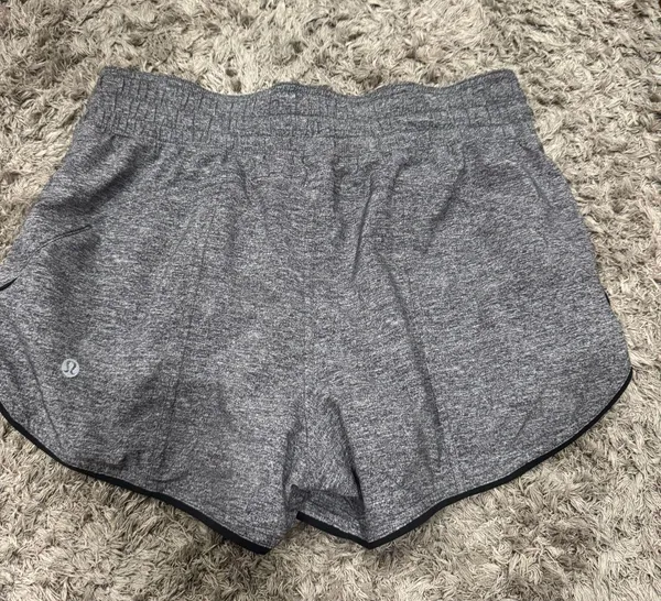 Lululemon Shorts Hotty Hot Reversible black/gray - Image 5