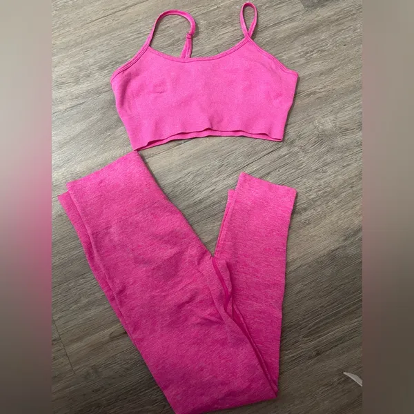 Nwot Hot Pink Sport Yoga Set Top And Leggings M - Image 4