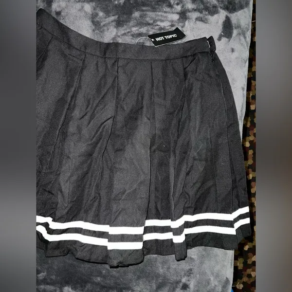 Hot Topic Black Pleated Cheer Skirt Size Large New with tag - Image 6