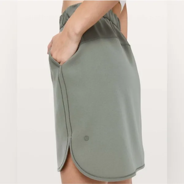 Lululemon On The Fly Skirt Size Size 6 - Image 3