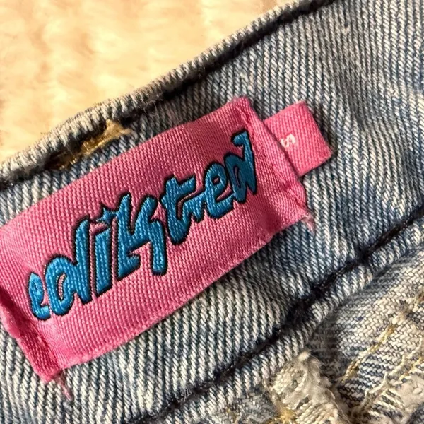 Edikted‎ Light Wash V-Waist Distressed Straight Leg Jeans Size S - Image 4