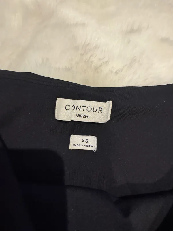 Aritzia Off-The-Shoulder Bodysuit Contour - Image 4