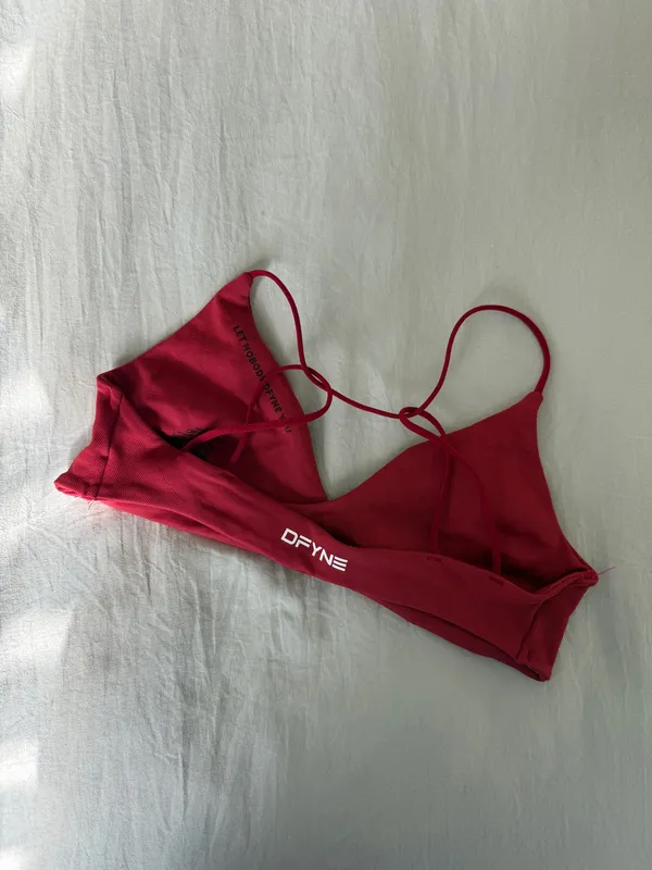 AUTHENTIC DFYNE Vision Twist Front Sports Bra Crimson - Image 2