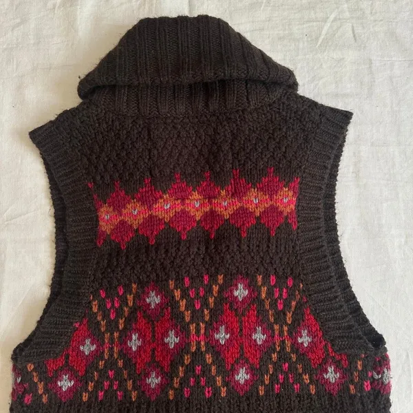 Abercrombie & Fitch Brown and Red Knit Sweater Vest Size Small - Image 7