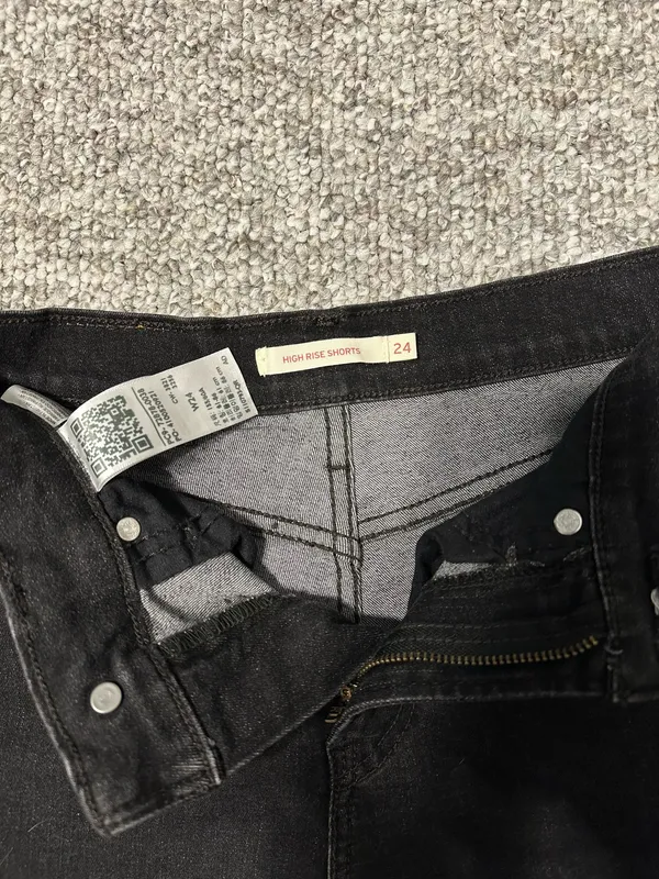 Levi’s Shorts Denim Black High-Rise - Image 3