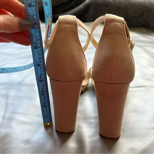 Elegant Tan Block Heel Sandals Size 7.5 - Image 4
