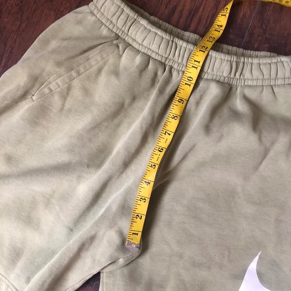 Nike Men Sportswear Club Short Basketball Graphic Large Swoosh Logo Sweatpants Shorts Green Sz M - measurement in pics - Image 5