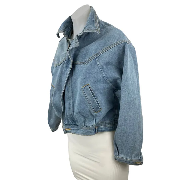 Brandy Melville Women's Collared Long Sleeve Crop Trucker Denim Coat Jacket Sz M - Image 3