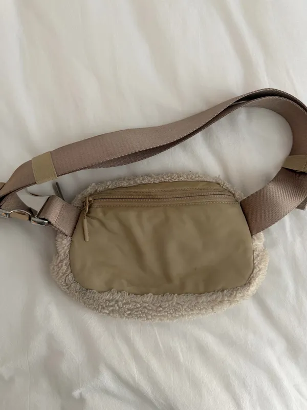 Lululemon Everywhere Belt Bag 1L - Image 3