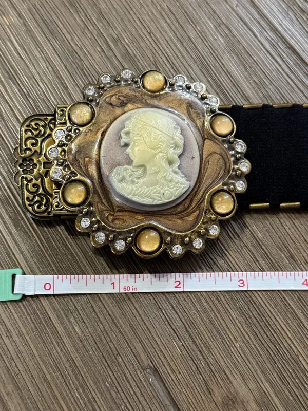 Vintage Cameo Stretch Belt in Antique Gold Tone - Image 6