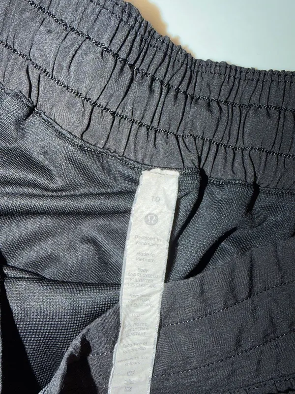 Black Lululemon Hotty Hot 2.5" Shorts - Image 3