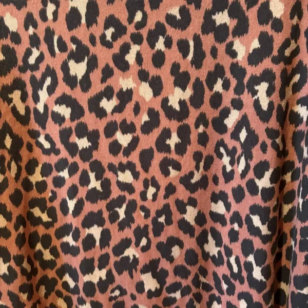 NVIU animal print hi-low pullover round neck long sleeve top size M used - Image 3