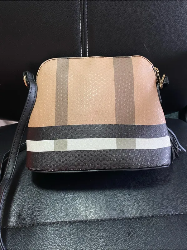Unbranded Black Crossbody Bag with Striped Accent and Tassel Detail - Image 7