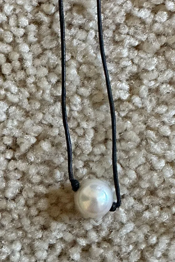Pearl Choker Necklace Black - Image 2