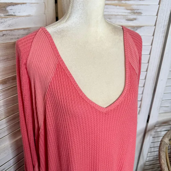 FREE PEOPLE Women's Large Santa Clara Oversized V Neck Thermal Sweater Top Pink - Image 8