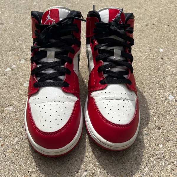 Air Jordan 1 Mid GS 'Chicago' Size 7y Women’s Size 8.5 - Image 4