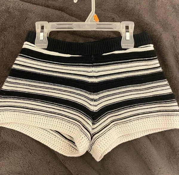 H&M Black and White Shorts - Image 2