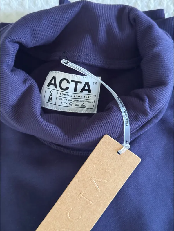NEW WITH TAGS ACTA WEAR MOCK NECK - Image 3