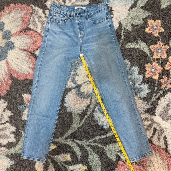 LEVI’S wedgie style jeans size 26 - Image 3