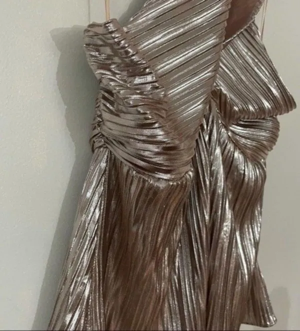 Anthropologie shimmer V Neck Tank Size Large - Image 8