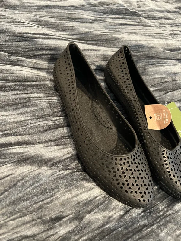 Okabashi Women's Black Ballet Flats - Image 2