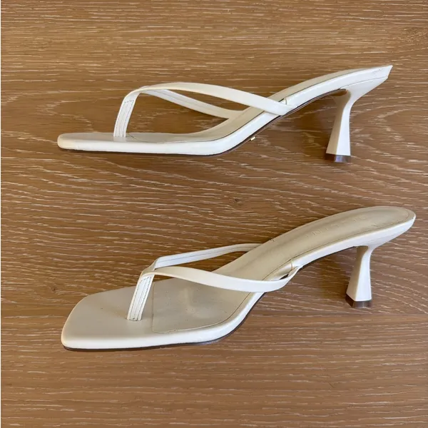 Billini Thong Sandals Xami Size 9 White - Image 3