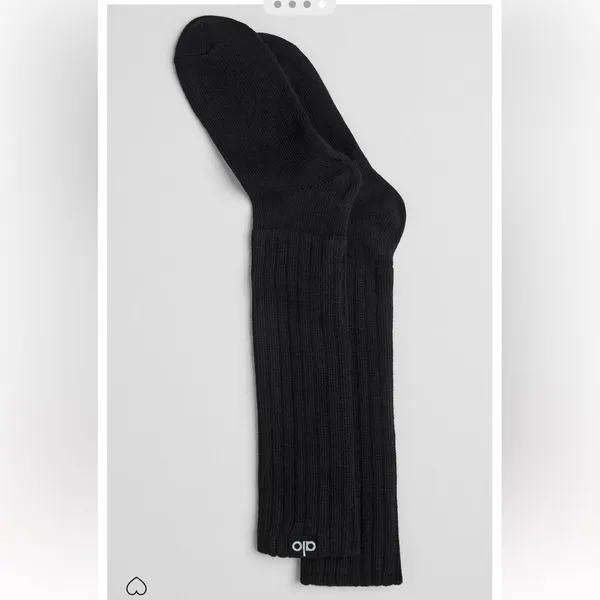 NWT Alo unisex scrunch socks in black size medium - Image 6