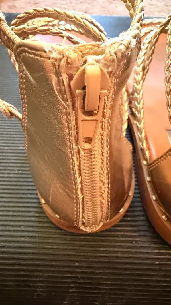 Steve Madden Strappy Gladiator Flat Sandals Gold Size 6.5 - Image 4