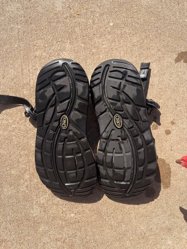 Size 8 W chacos single strap with toe loop - Image 2