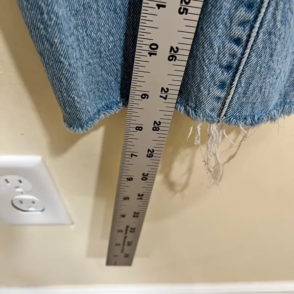 Levi's Wedgie Straight High Rise Women's Denim Jeans Blue Size 26 raw hem EUC - Image 4