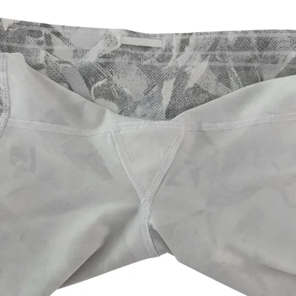 NWOT Size 8 Lululemon Train Times Short 6" Inseam Jasmine White Multi / White - Image 9
